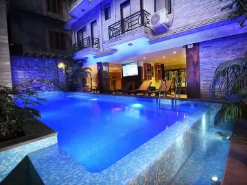 Hotel Middle Path